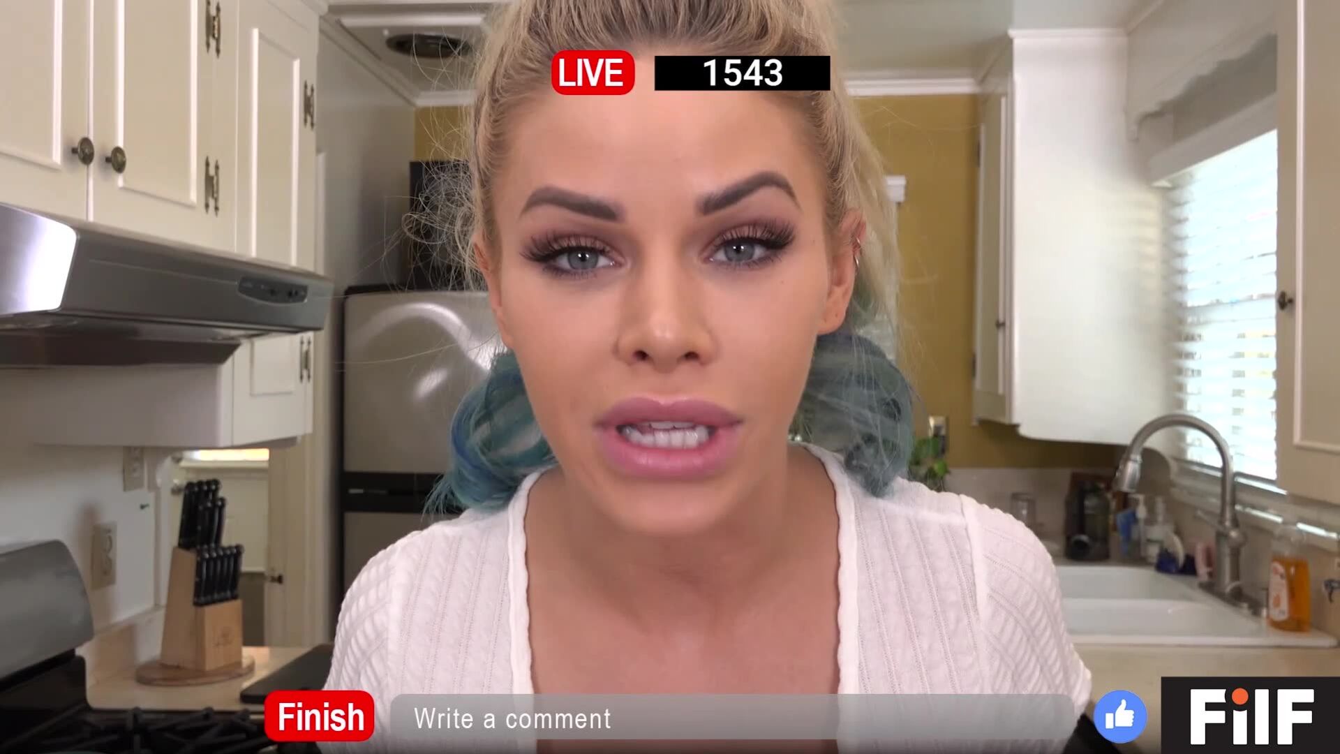 Stepsis Jessa Rhodes asks a favor but stepbro gets one in return