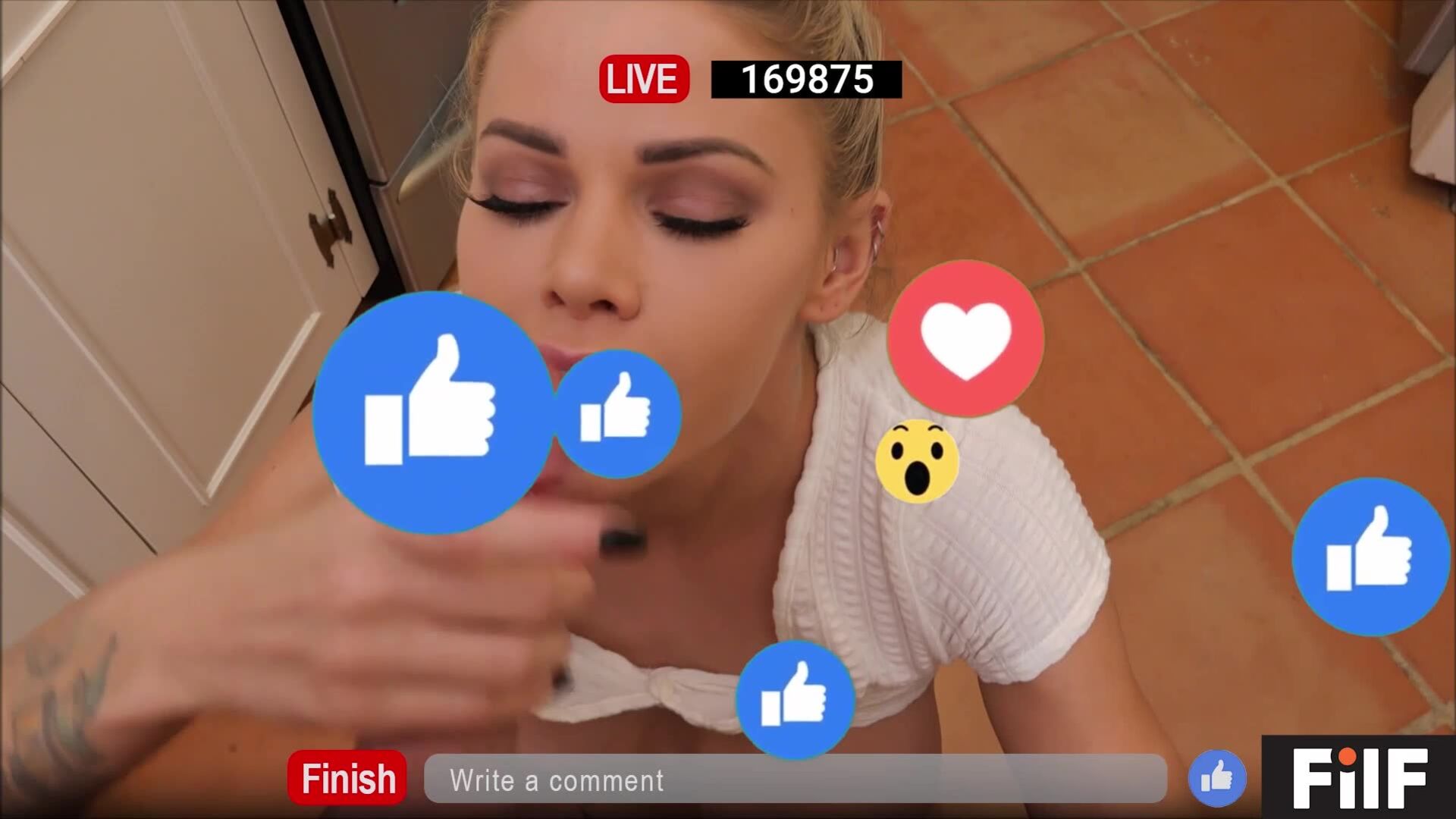 Stepsis Jessa Rhodes asks a favor but stepbro gets one in return