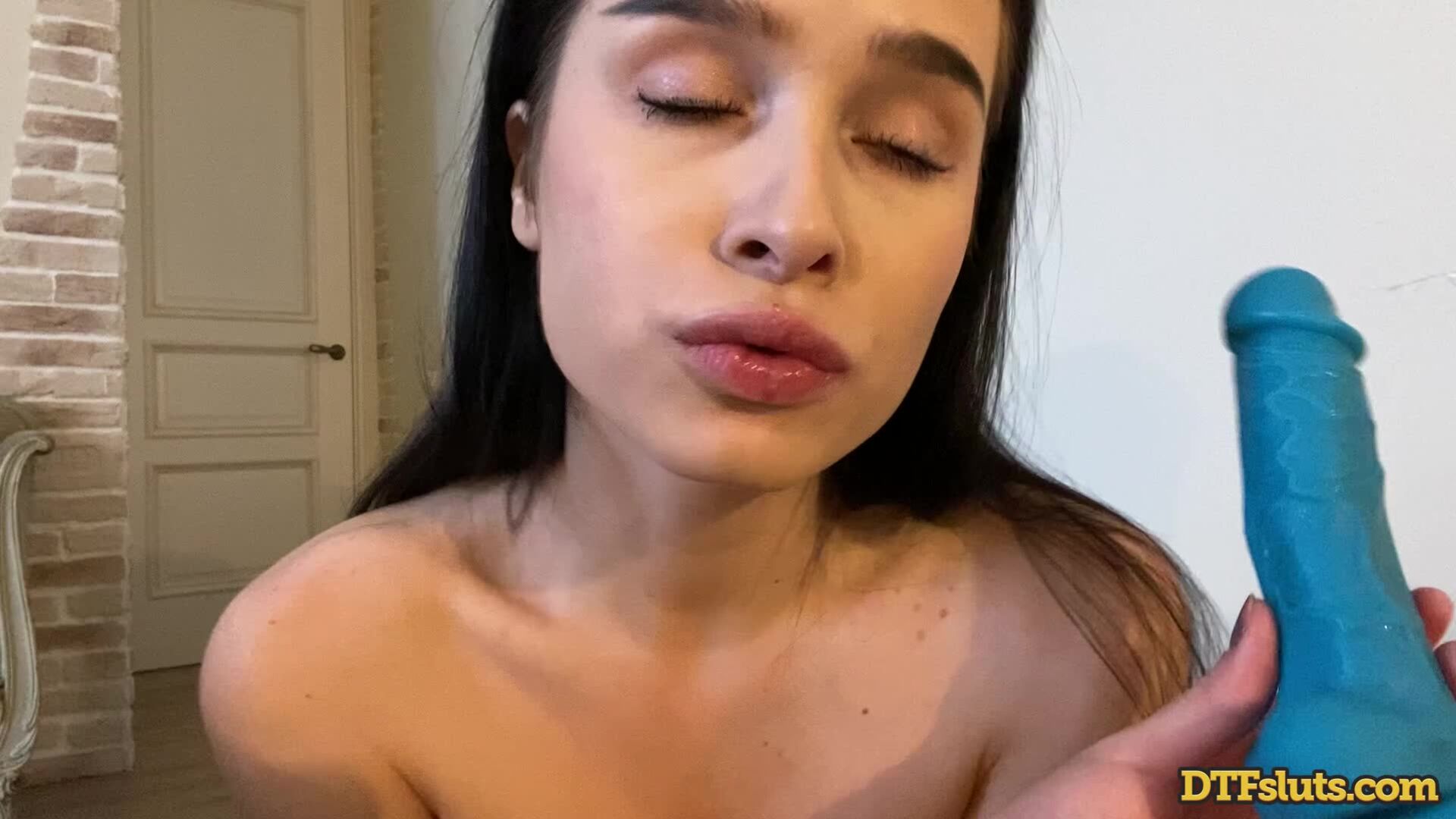 Juicy Leila: Selfie Sextape