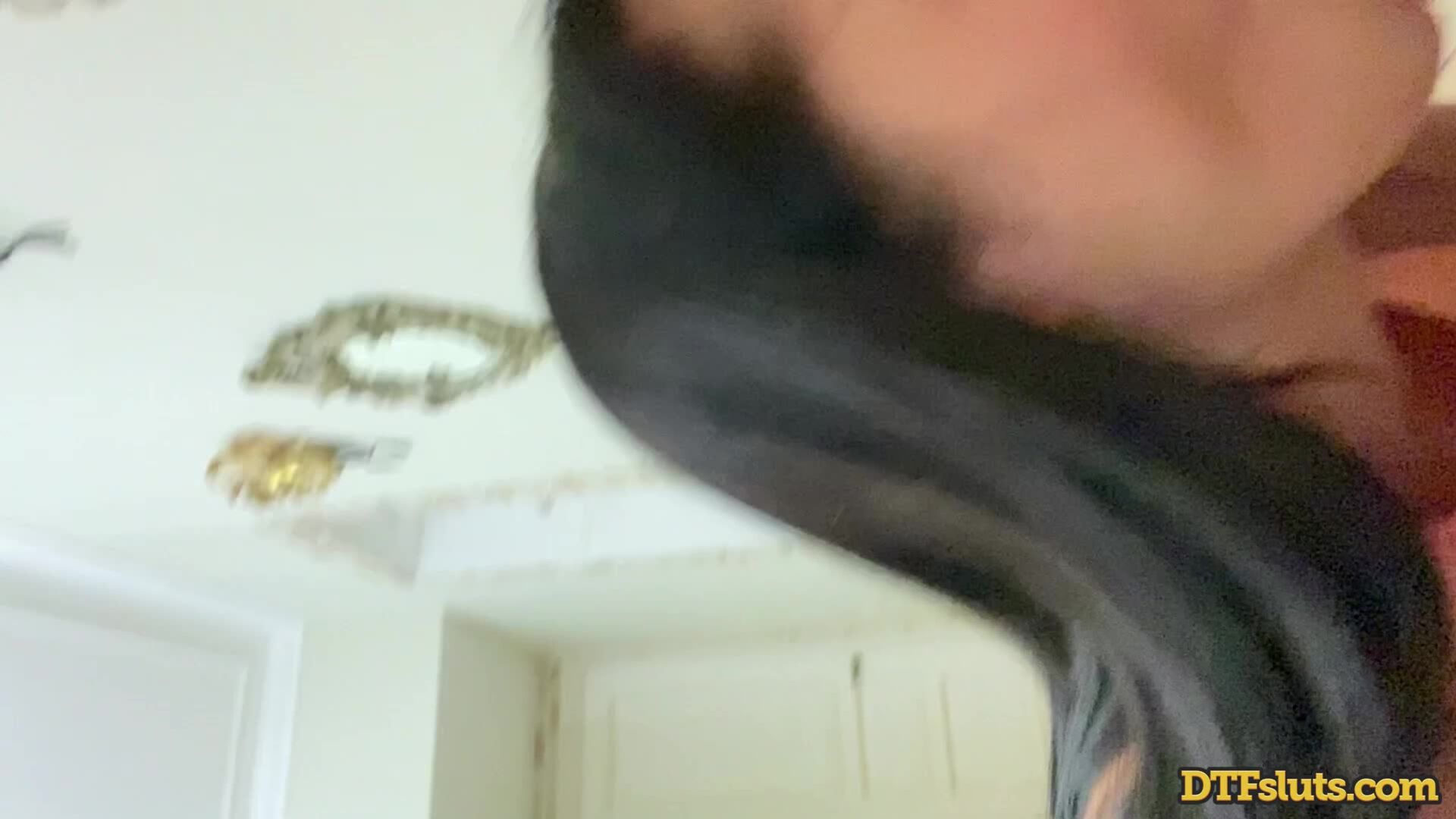 Juicy Leila: Selfie Sextape