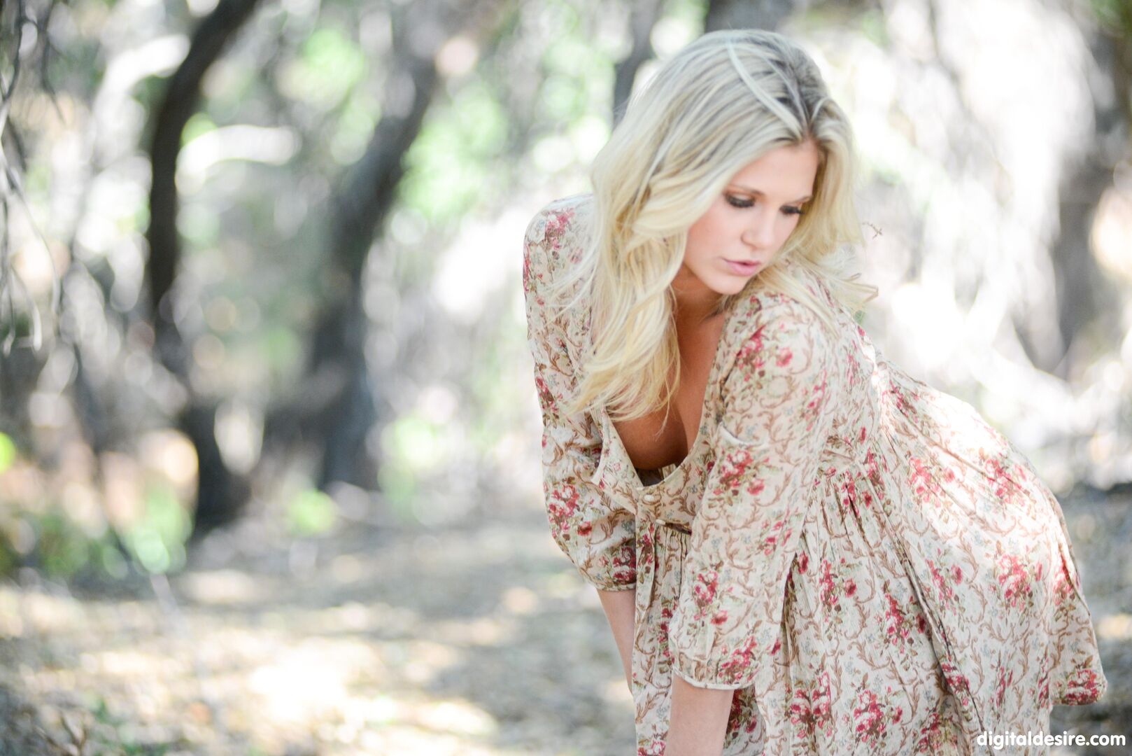Angelic blonde scarlet red masturbating in the woods