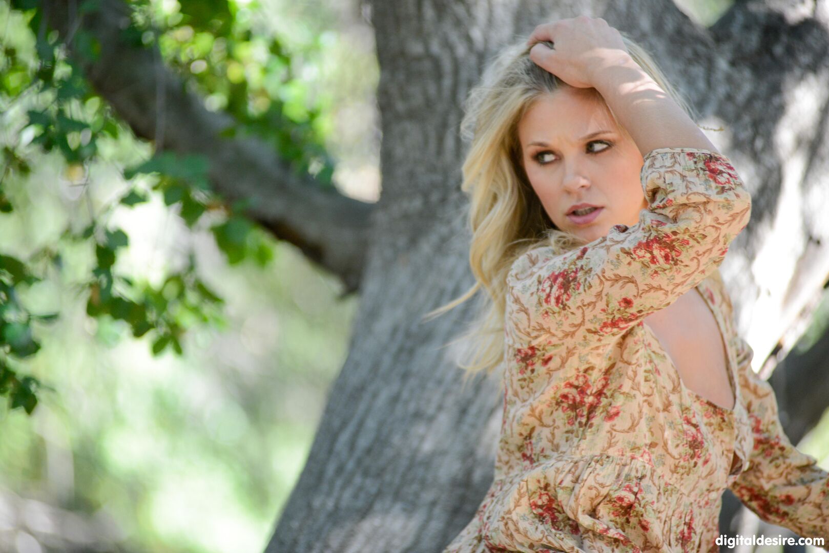 Angelic blonde scarlet red masturbating in the woods