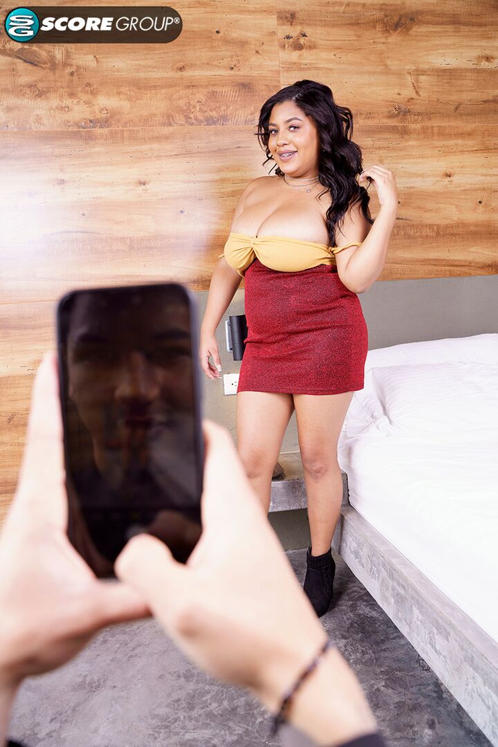 Alicia Wants Zack to Take Topless Photos of Her