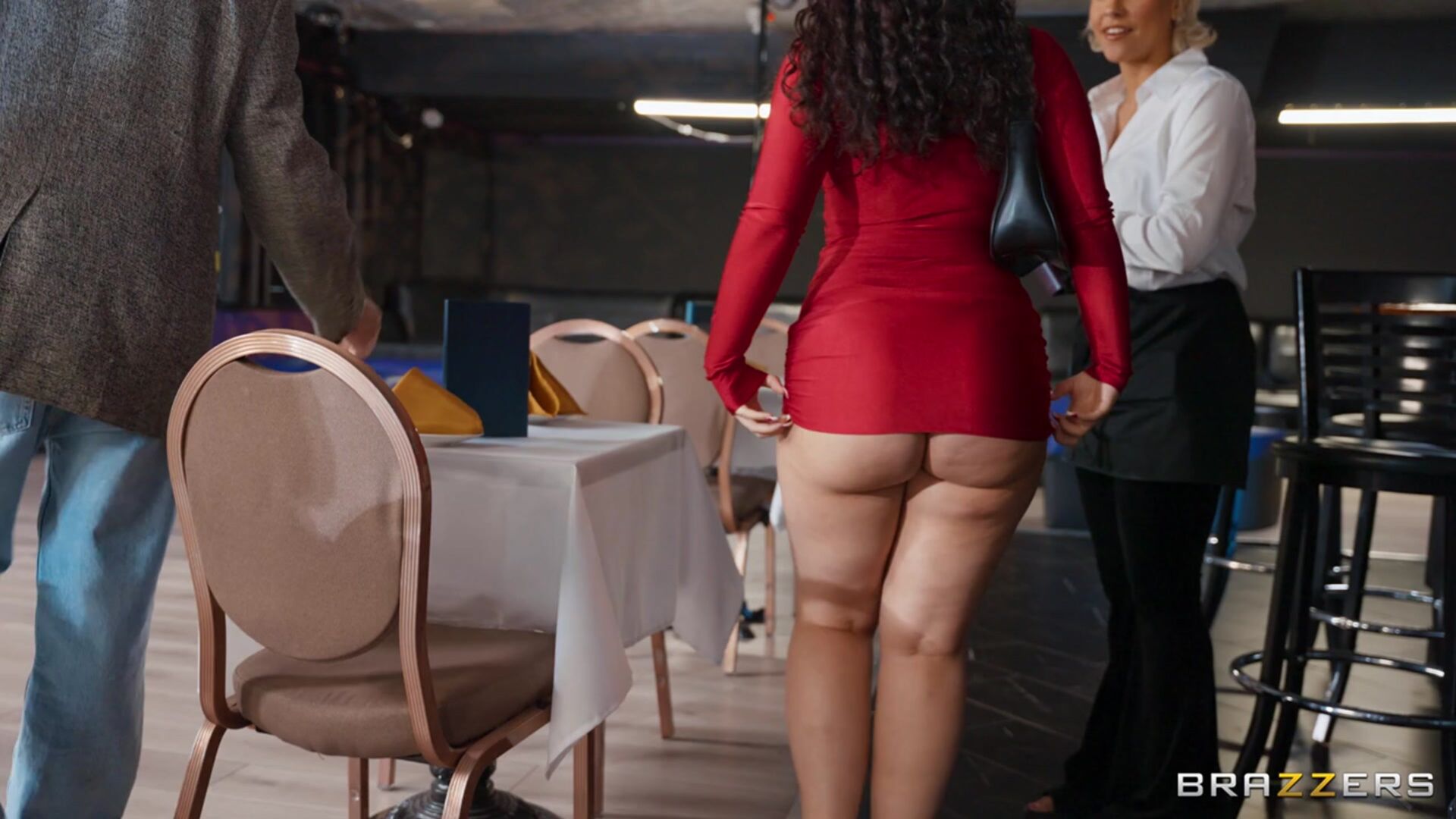 Guess Who'S Cucking At Dinner?!