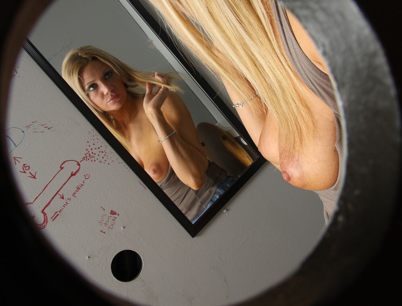 Christina Skye Sucks A Mysterious Dick In A Glory Hole