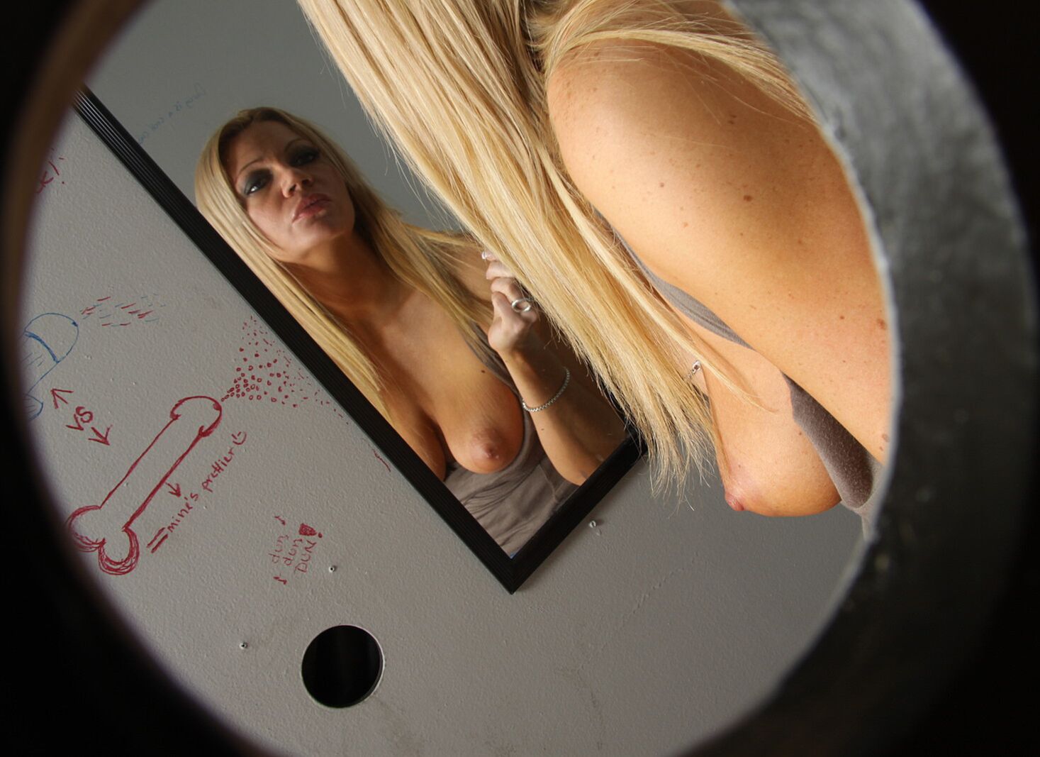 Christina Skye Sucks A Mysterious Dick In A Glory Hole