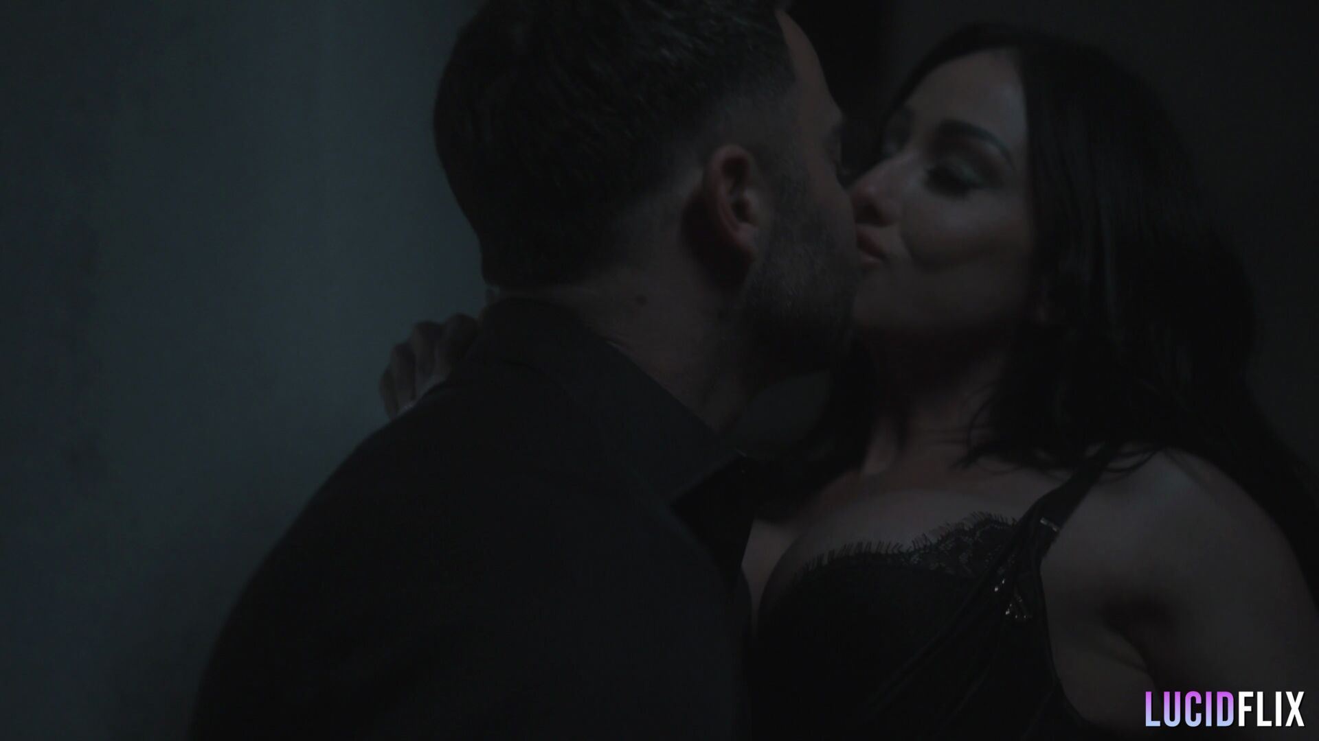 Ultimacy II Episode 1. The Bar: Jennifer White