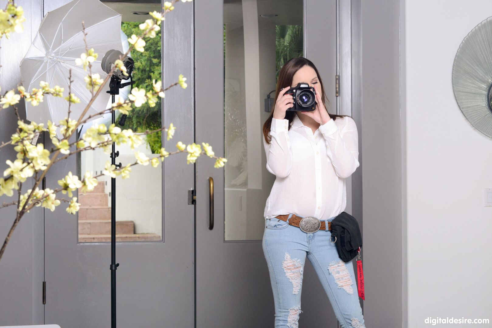 Jenna j ross loses control during the photoshoot