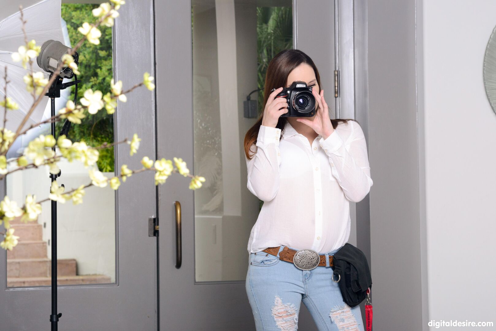 Jenna j ross loses control during the photoshoot