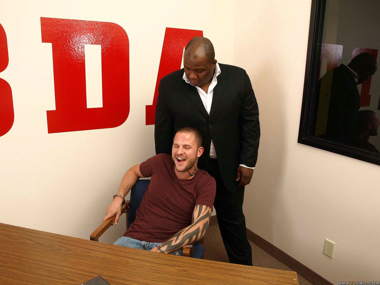 Special Agent Roxxx Enjoys Anal Experience