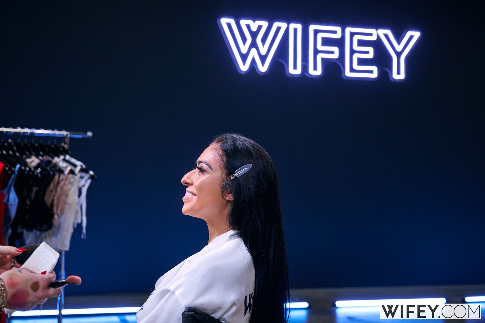 Sandra And Ivan: Wife Treats Her Man To A Front-Row Show