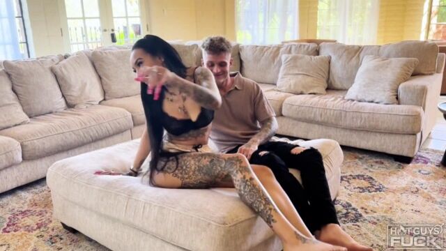 Baddie Ivy Steele is All Curves and Axel Orbee has no breaks!