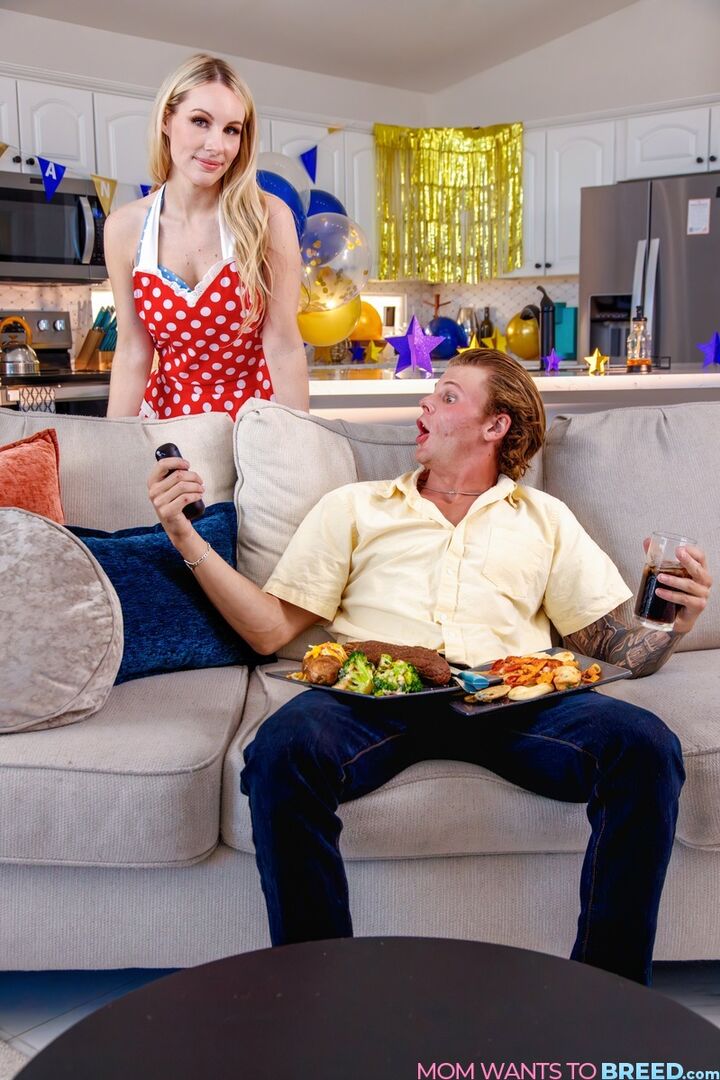 Stepmom And I Celebrate Manuary - S9:E5