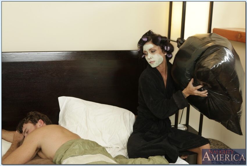 Wife Jessica Jaymes fucking in the bed with her piercings