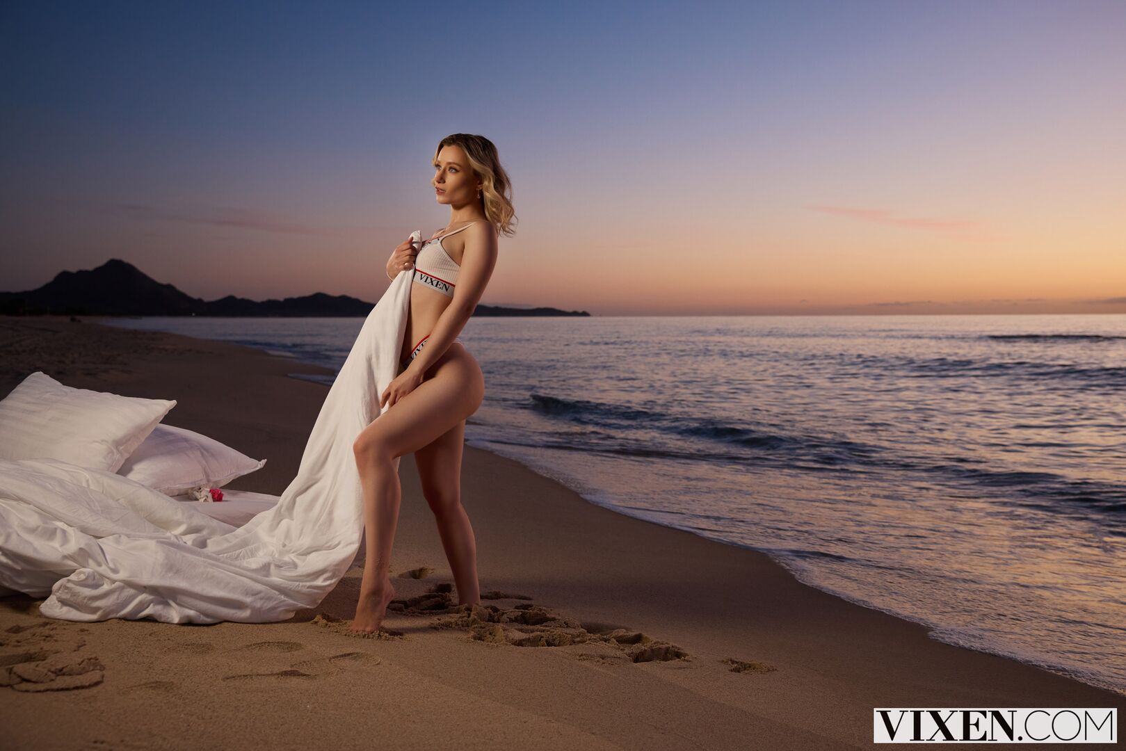 Perfect Blonde Has Wild Makeup Sex