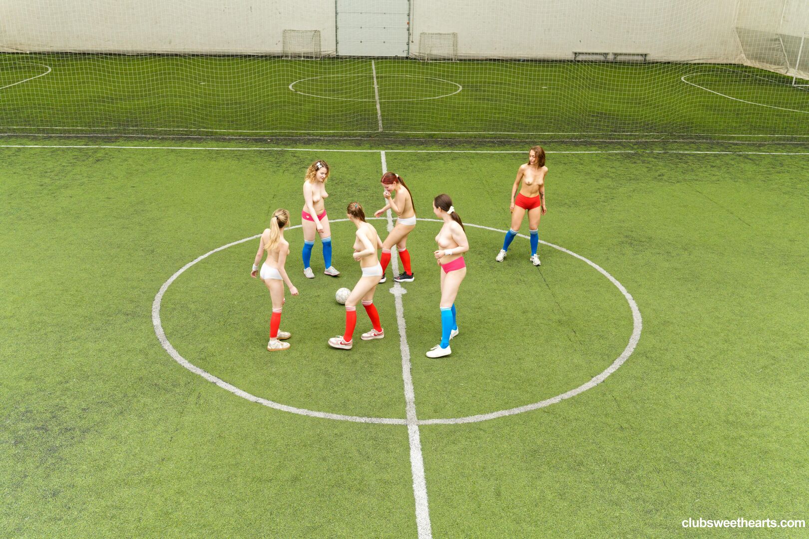 Score with sweethearts! 1/3