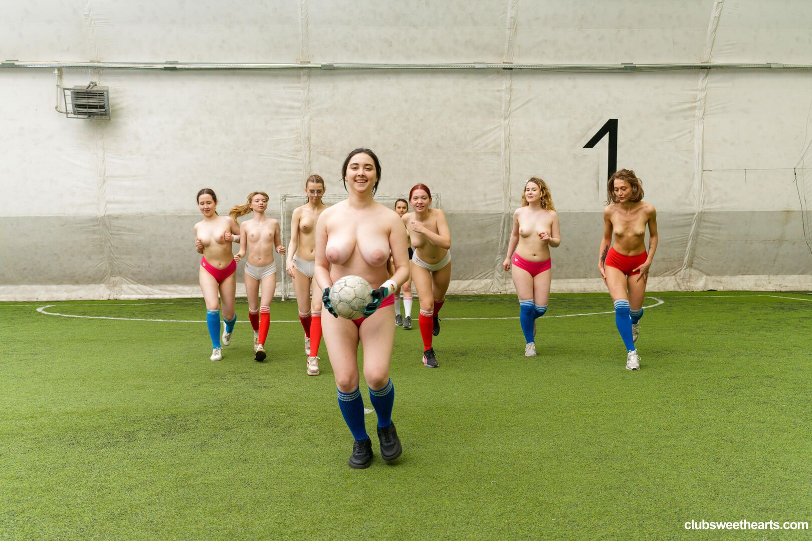 Score with sweethearts! 1/3
