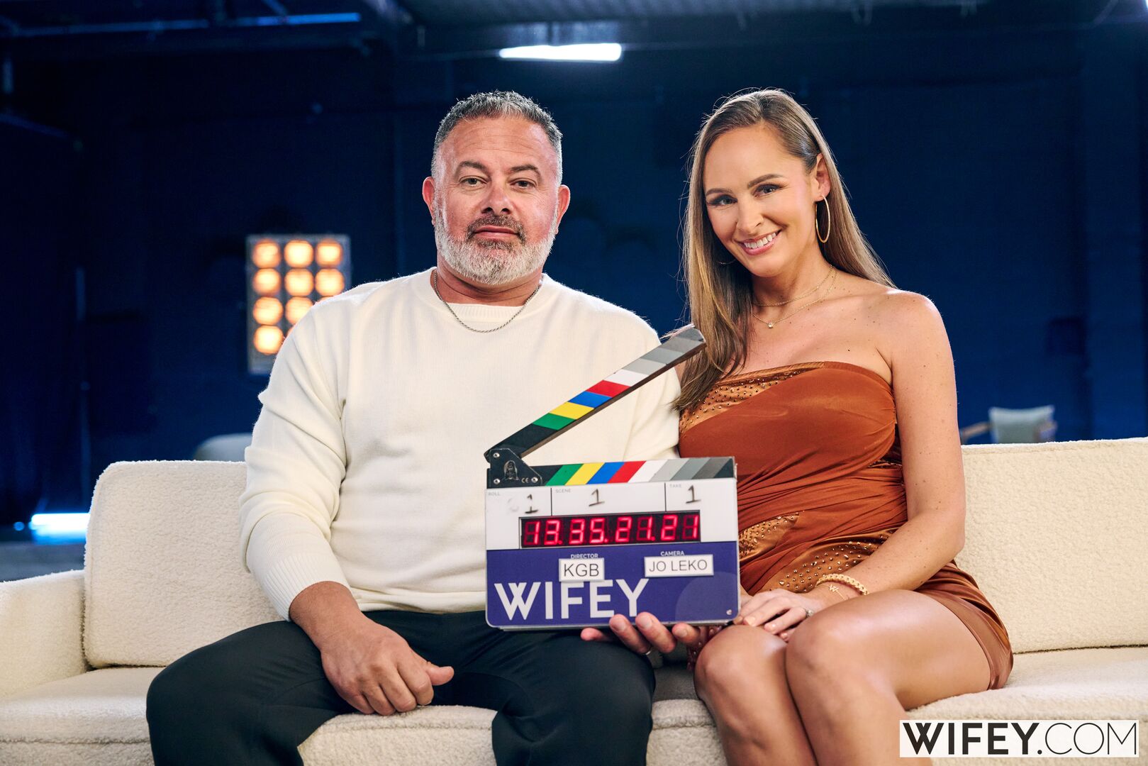 Hannah And Shaine: Tight Hotwife Takes 12-Inches