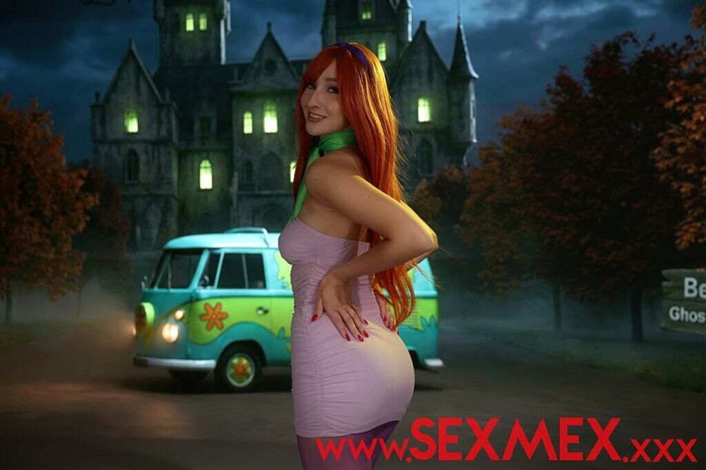 NO SCOOBY DOO - FREDDY AND DAFNE - BANGIN' IN THE HAUNTED MANSION . Lula Stocch