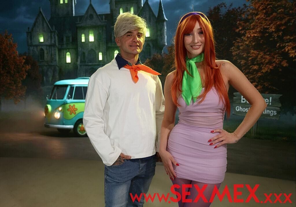 NO SCOOBY DOO - FREDDY AND DAFNE - BANGIN' IN THE HAUNTED MANSION . Lula Stocch