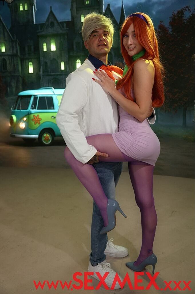 NO SCOOBY DOO - FREDDY AND DAFNE - BANGIN' IN THE HAUNTED MANSION . Lula Stocch