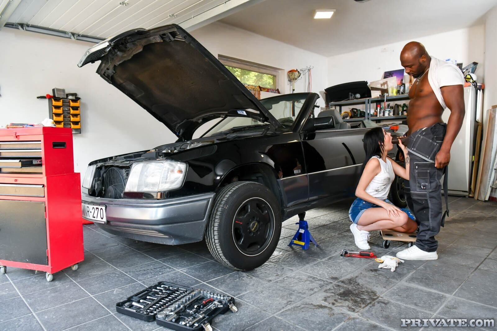 Luna Bunny with two big tools in an interracial threesome at the workshop
