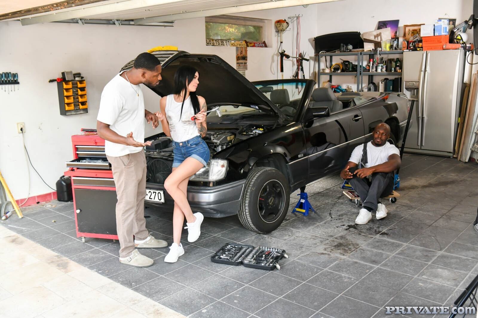 Luna Bunny with two big tools in an interracial threesome at the workshop
