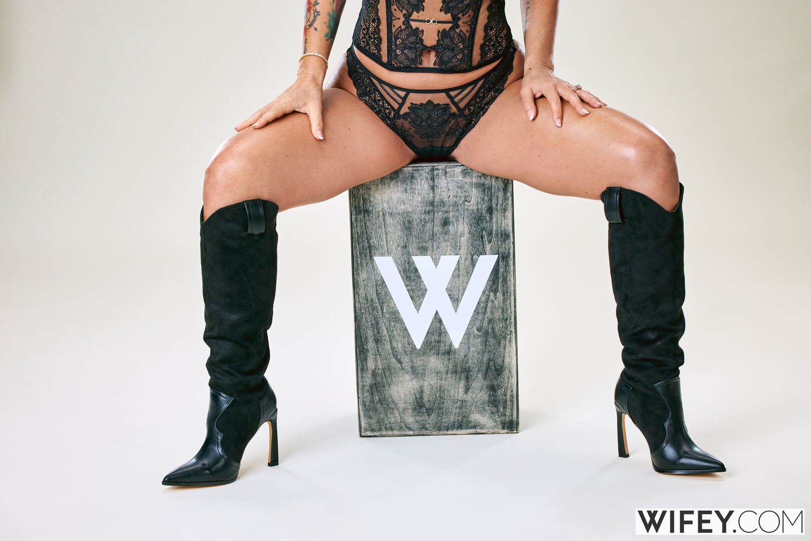 Swamp Barbee and Bruce: Gorgeous Cowgirl Reveals Her Face For The First Time