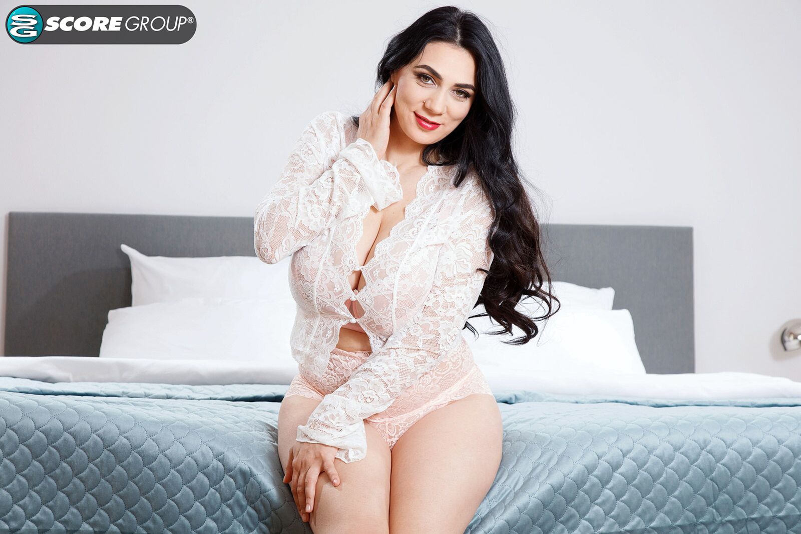 Alexya Will Cast a Spell on You. She Has the Magic.