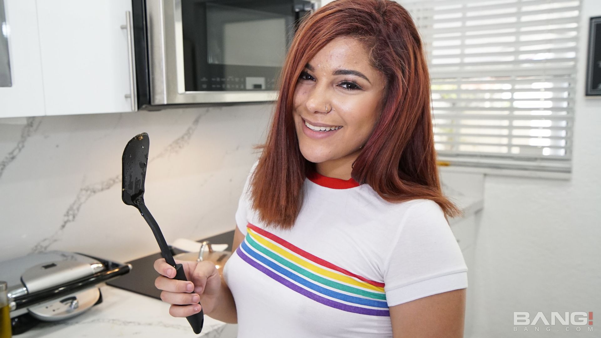 Missy Robins Makes Her Man Eggs For Breakfast And Rides His Cock