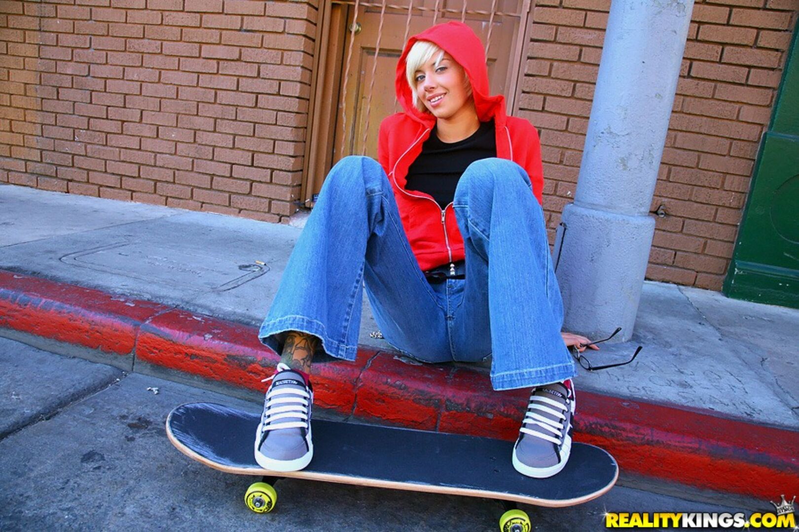 Skate Chick Lick