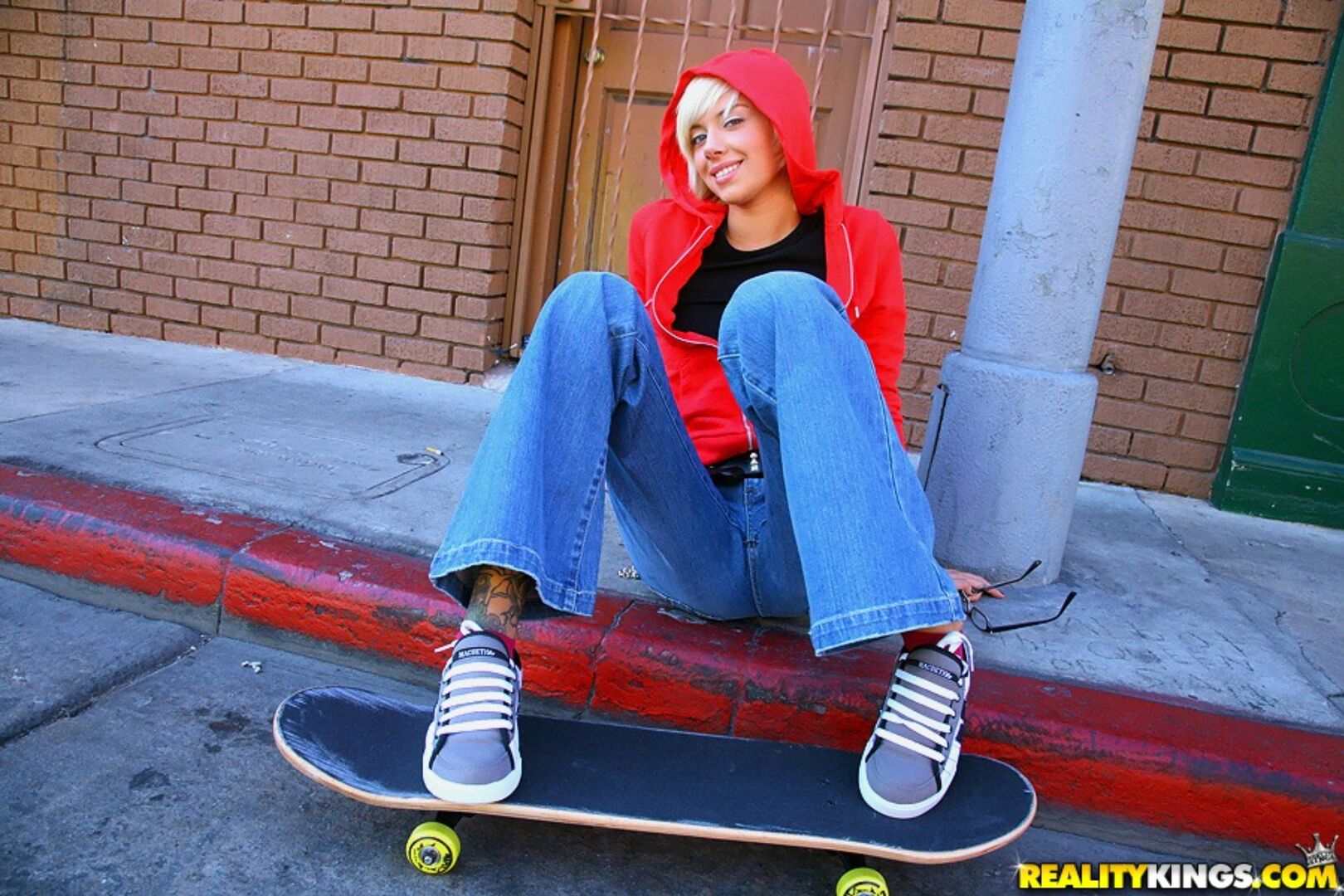 Skate Chick Lick