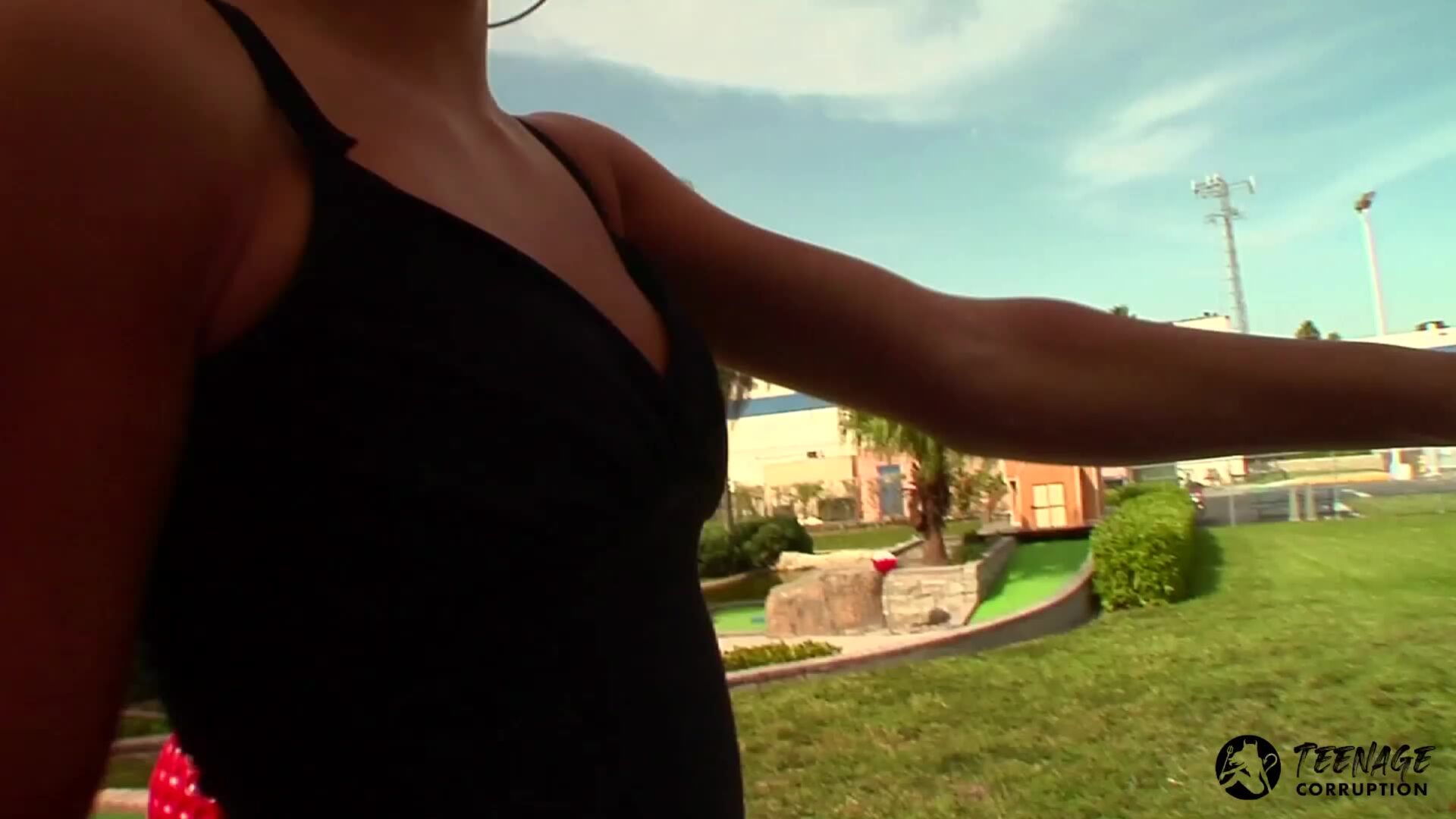 Minigolf Dare leads to hot hookup