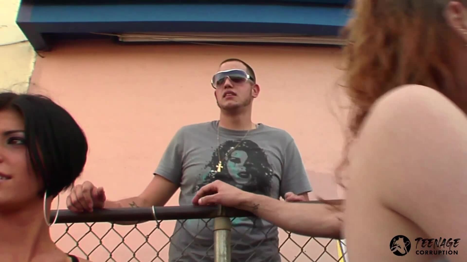 Minigolf Dare leads to hot hookup