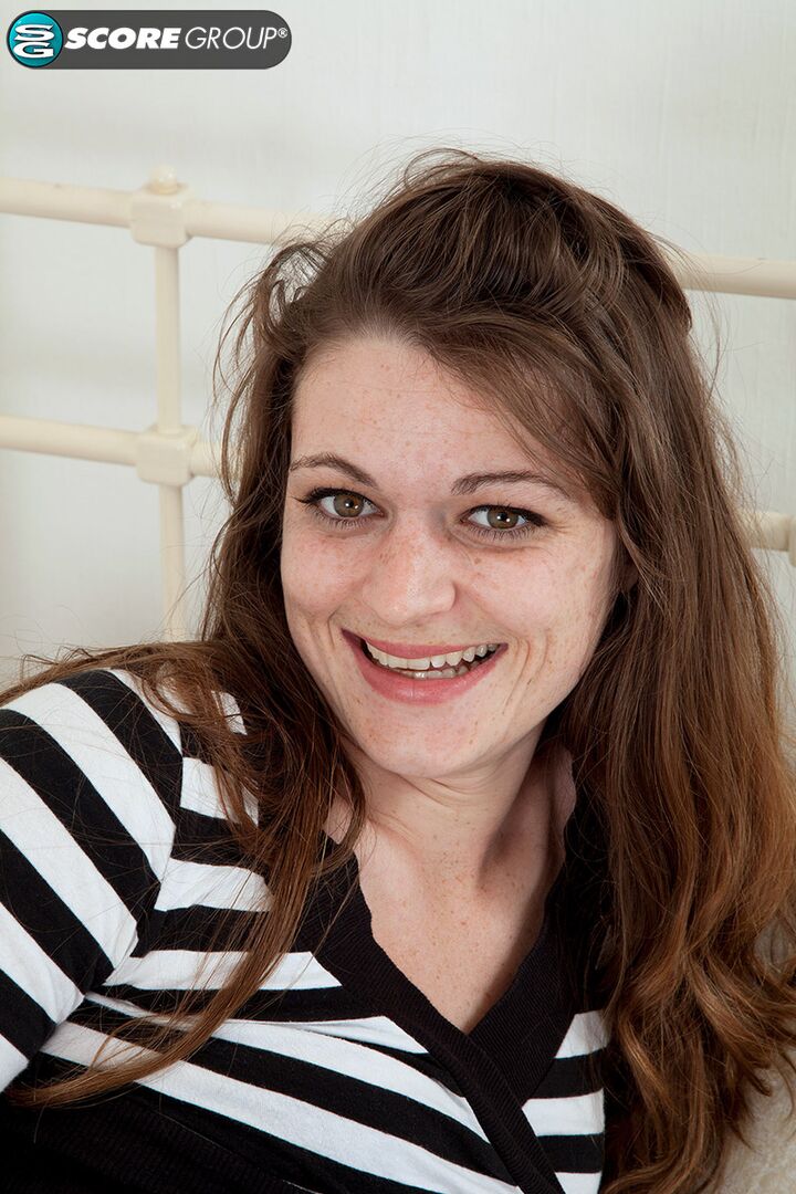 Sofie tells you how she wants you to jack off to her very hairy cunt