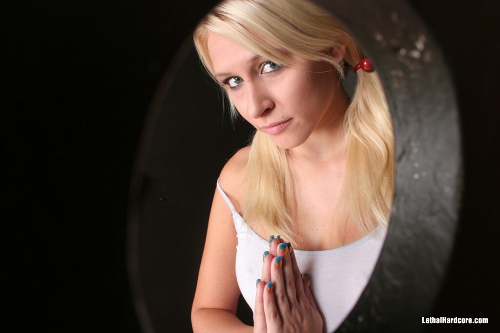 Blond Babe Katie Summers Gives A Blowjob To A Dildo