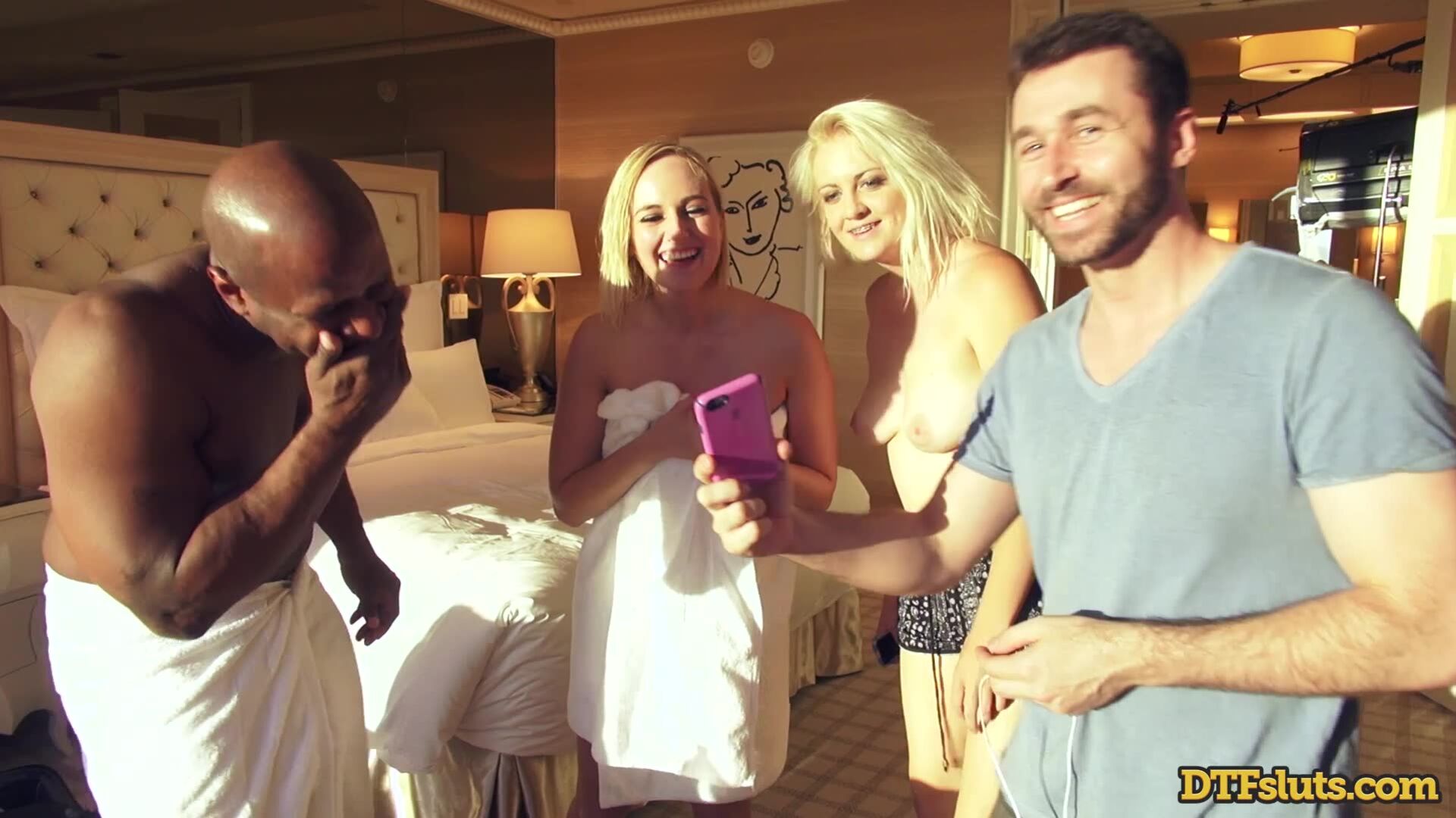 Marilyn & Kate: A Special Room Service Orgy
