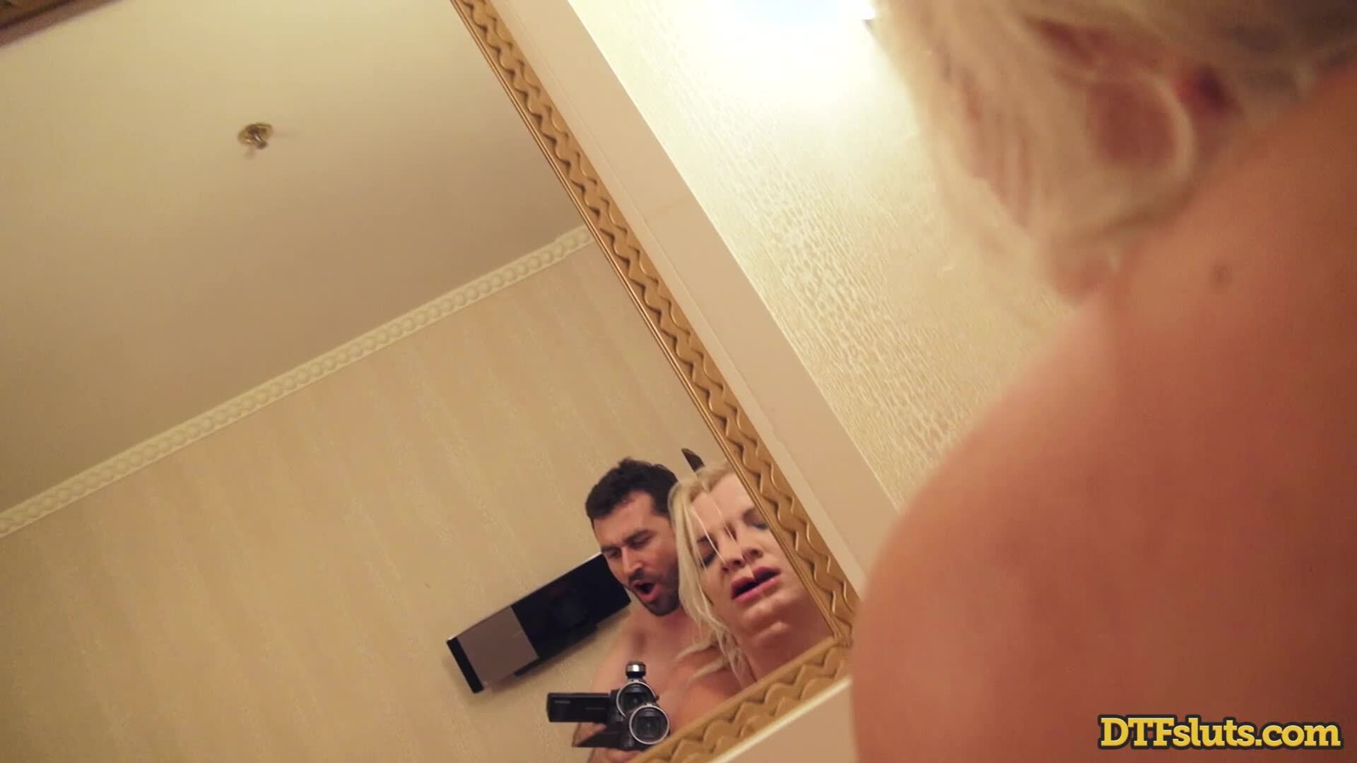 Marilyn & Kate: A Special Room Service Orgy