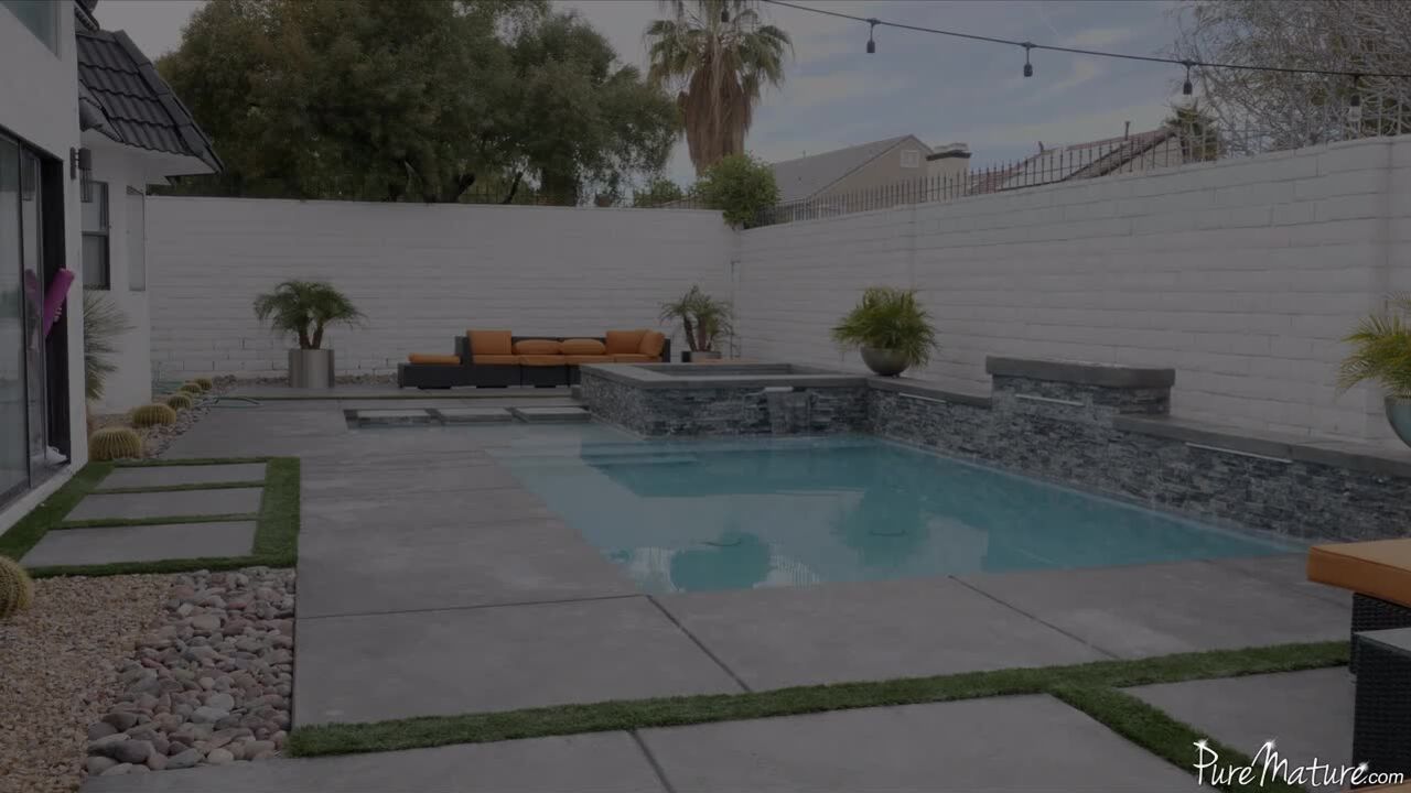 Eva Long: Backyard Workout