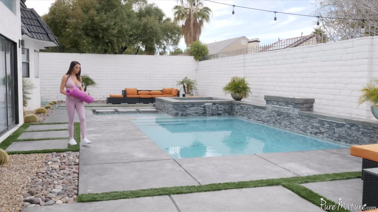 Eva Long: Backyard Workout