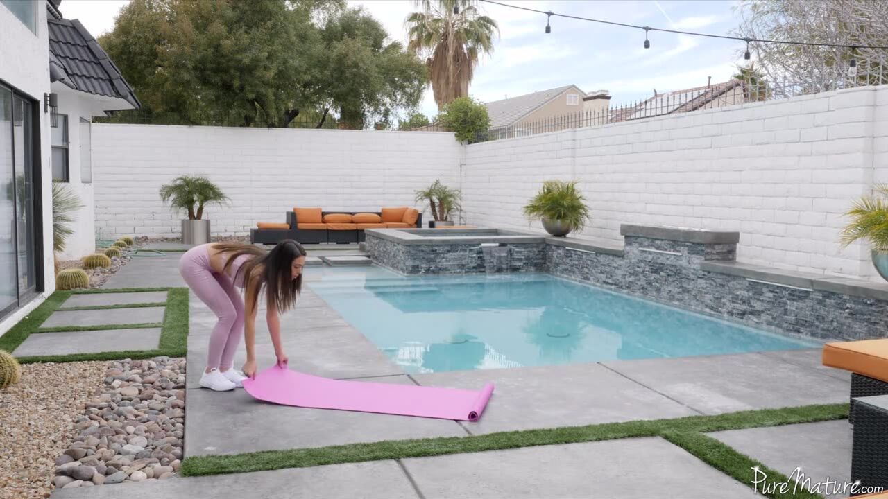 Eva Long: Backyard Workout