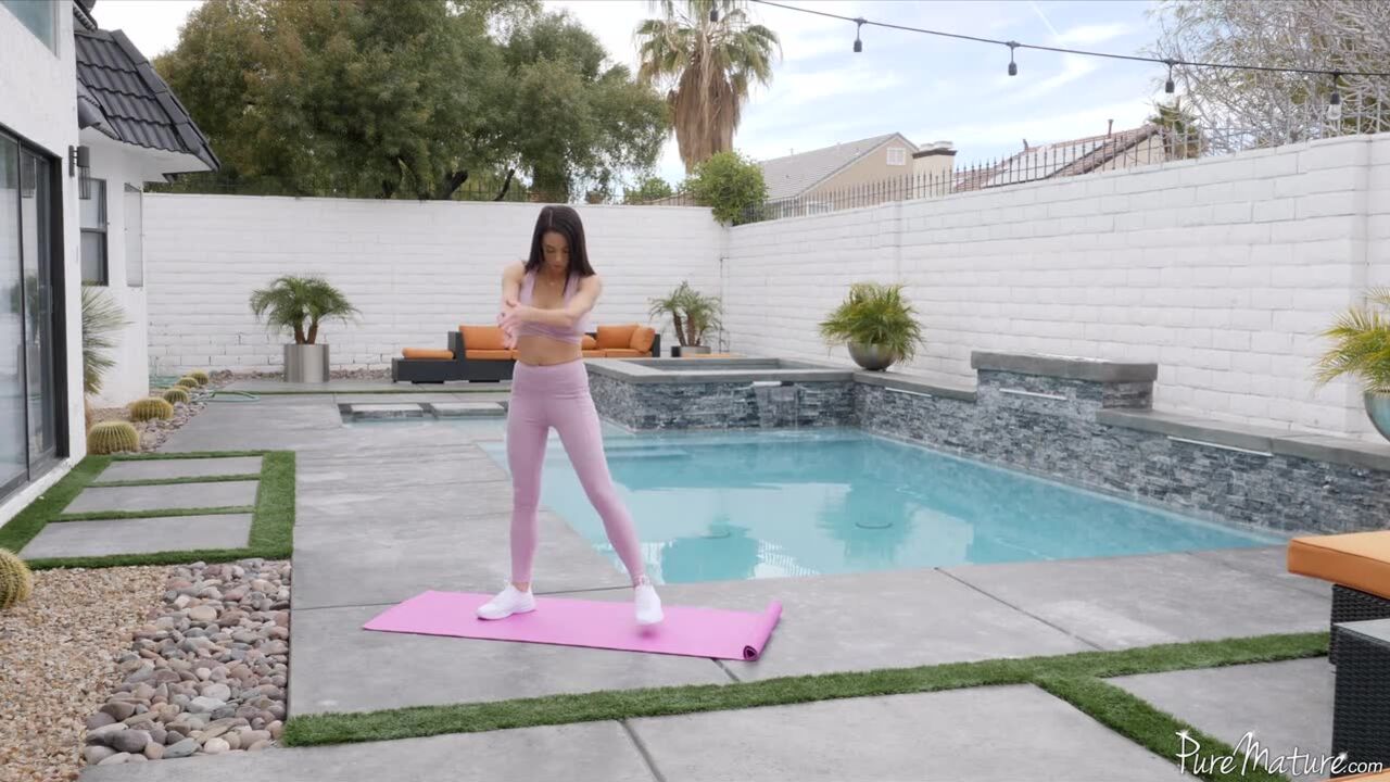 Eva Long: Backyard Workout