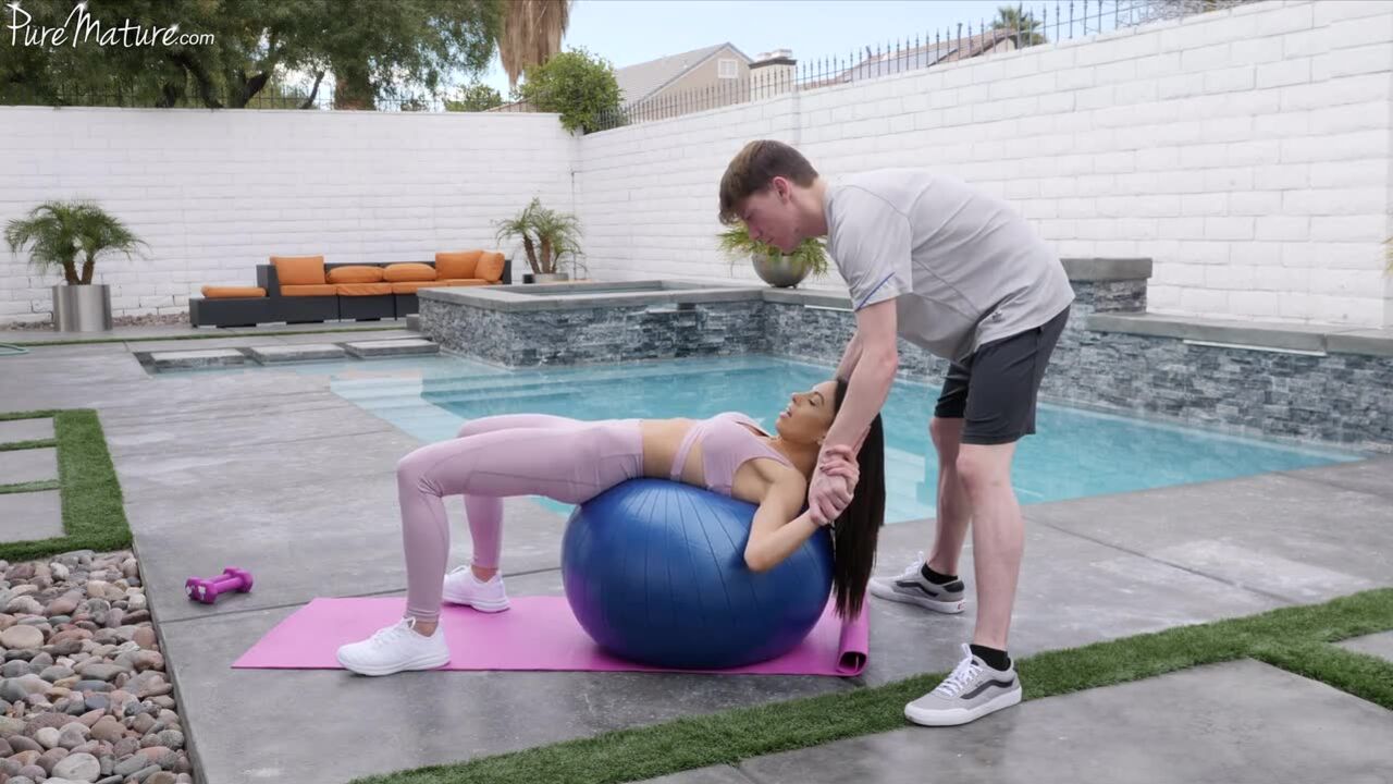 Eva Long: Backyard Workout
