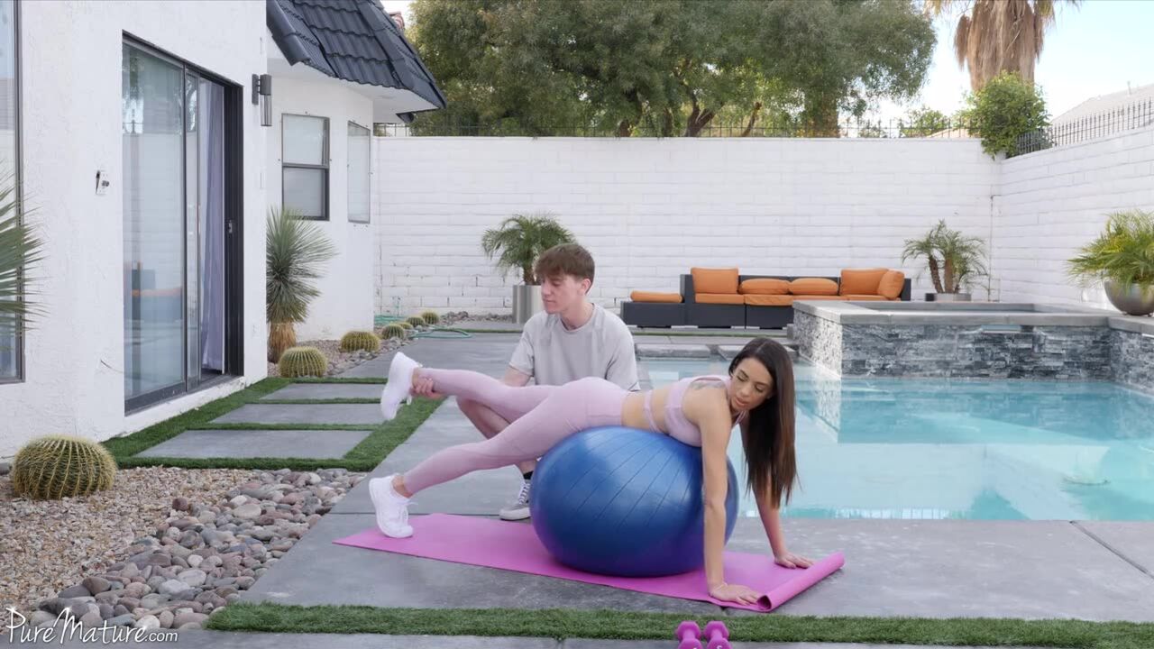 Eva Long: Backyard Workout