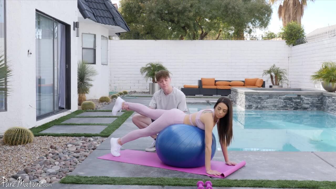 Eva Long: Backyard Workout