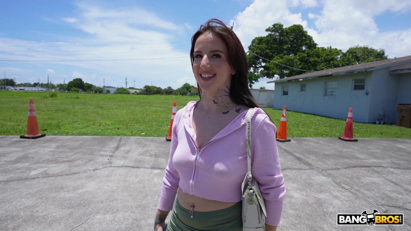 Isla Wild Fucks a Big Cock Because She Got Dumped