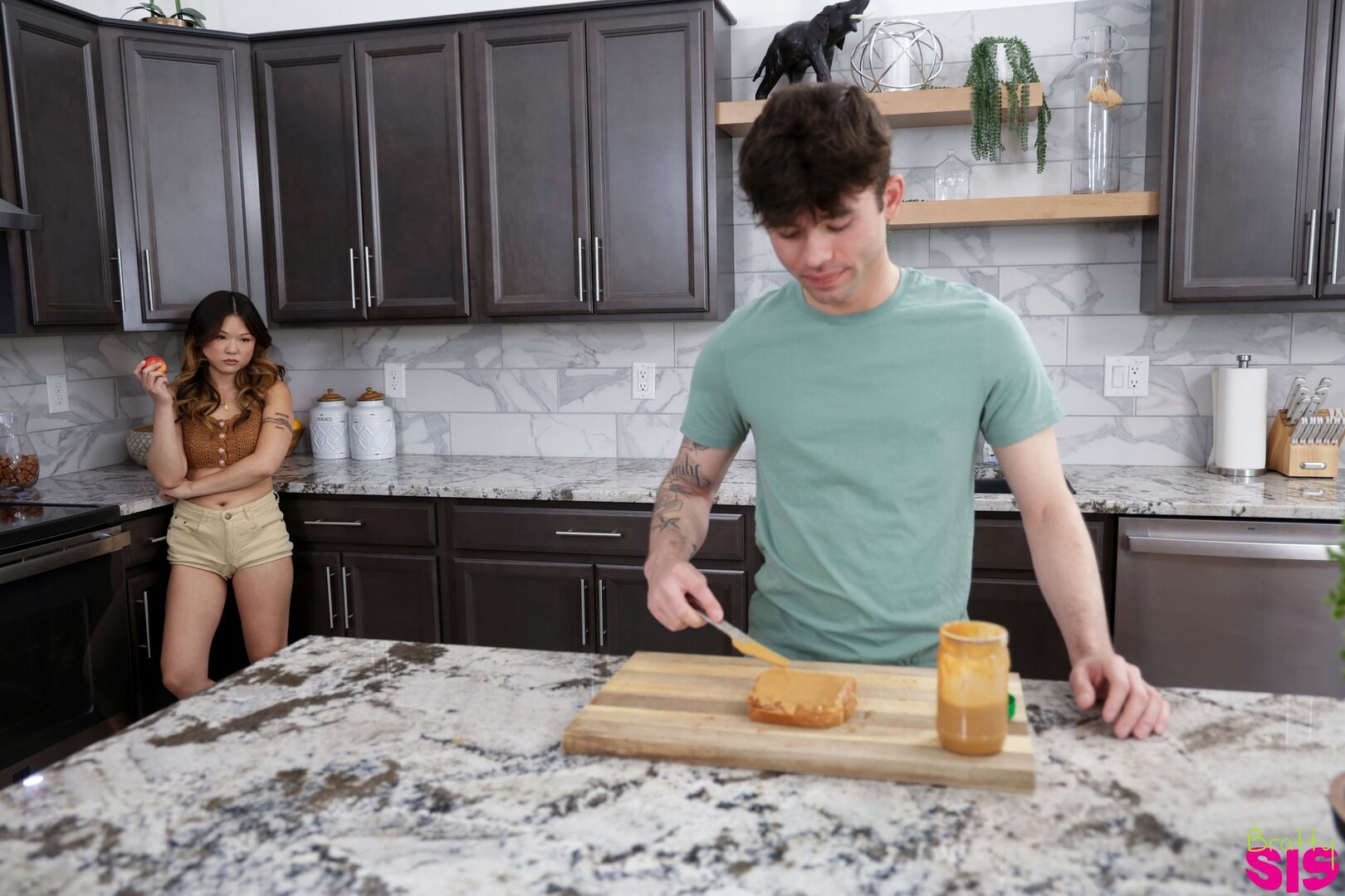I Woke Up In My Stepbros Bed - S42:E2