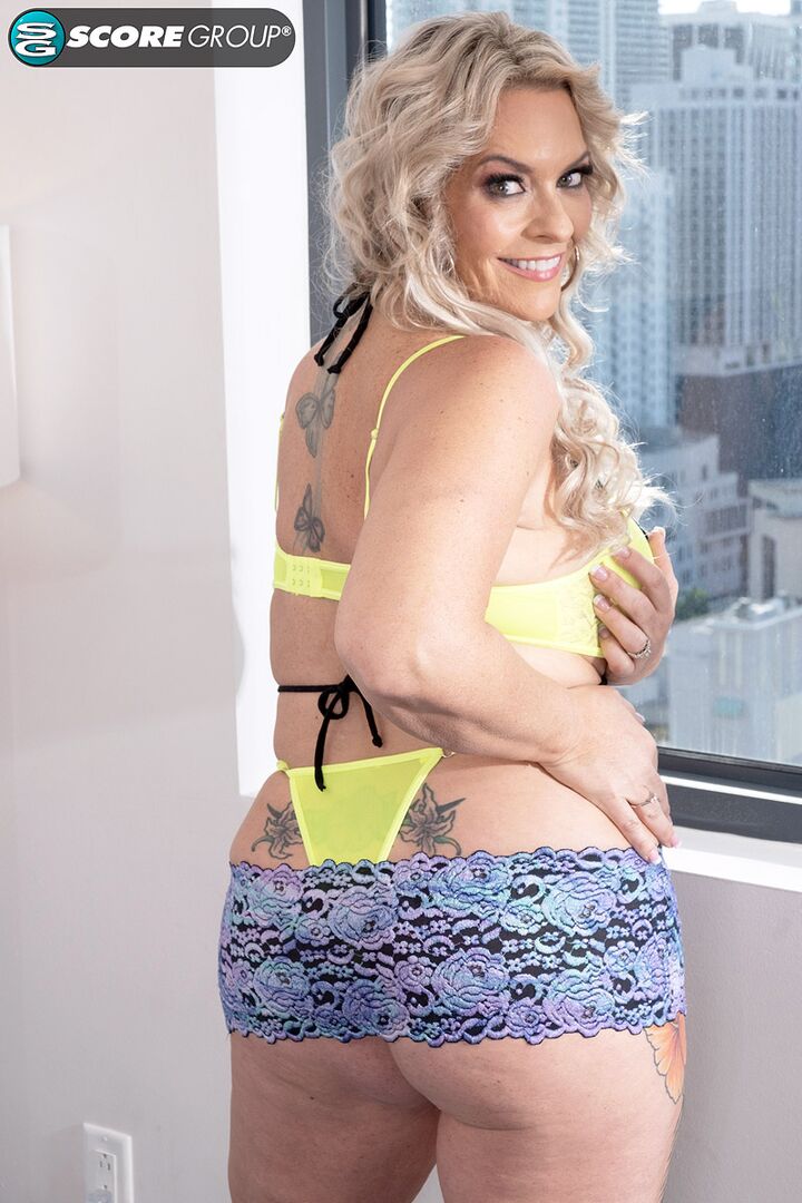 Anni is 49. The guy she's fucking is only 20 72379