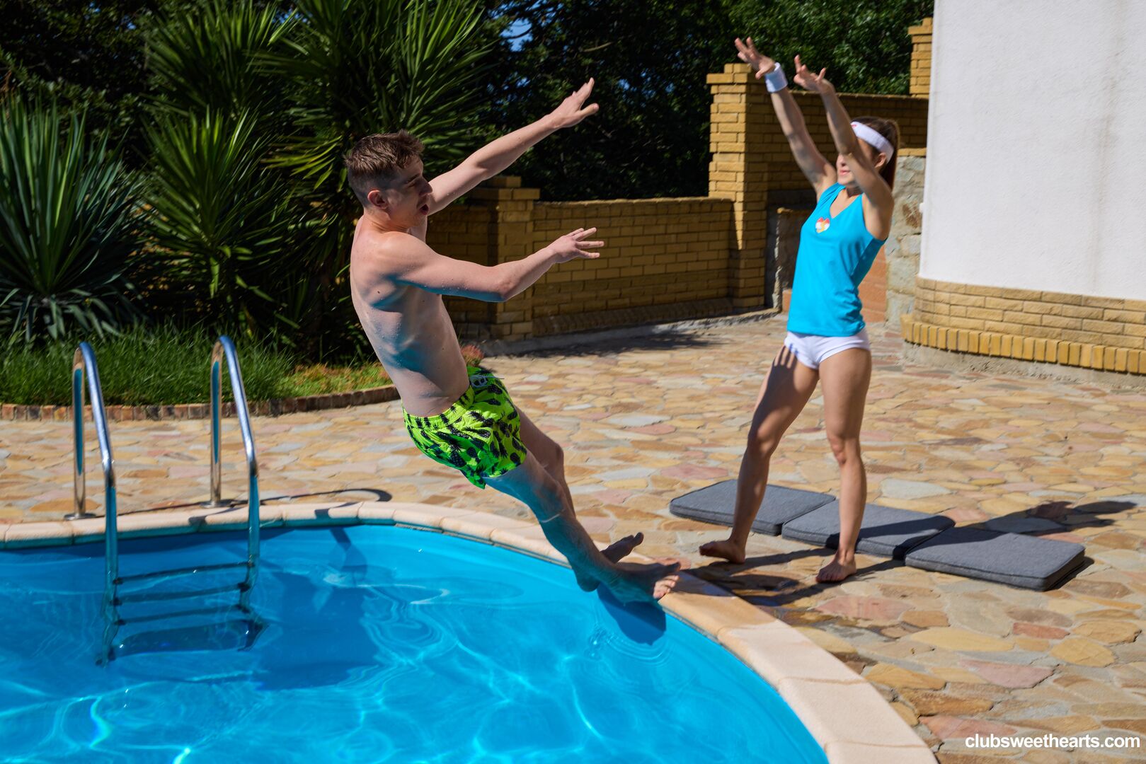 Splash of water for cute nicole murkovski