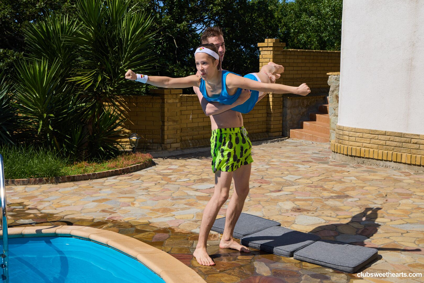 Splash of water for cute nicole murkovski